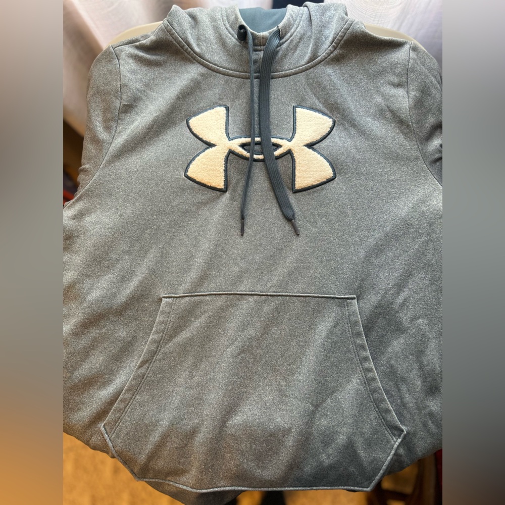 Under Armour Sweathshirt